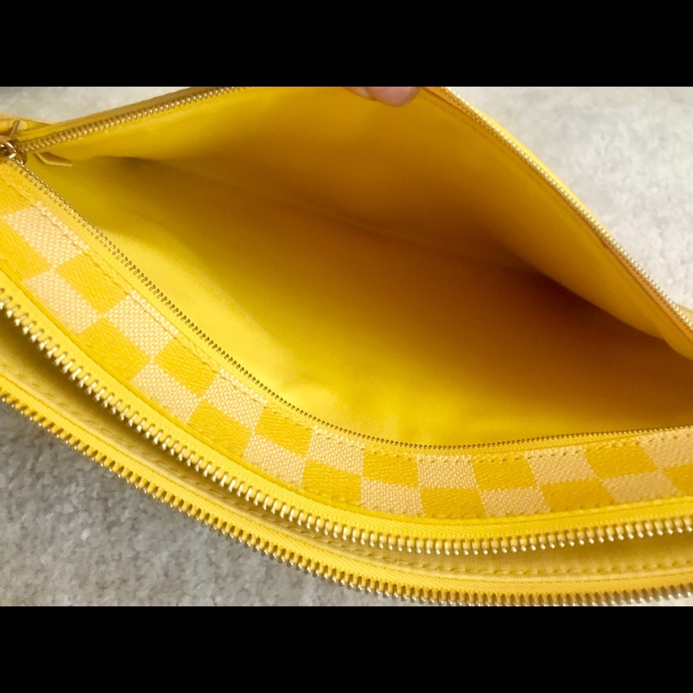 SOLD -Auth Limited edition Louis Vuitton Clutch - Picture 6 of 8